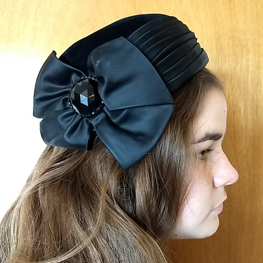 Vintage Black Velvet Hat - Picture 1 of 6
